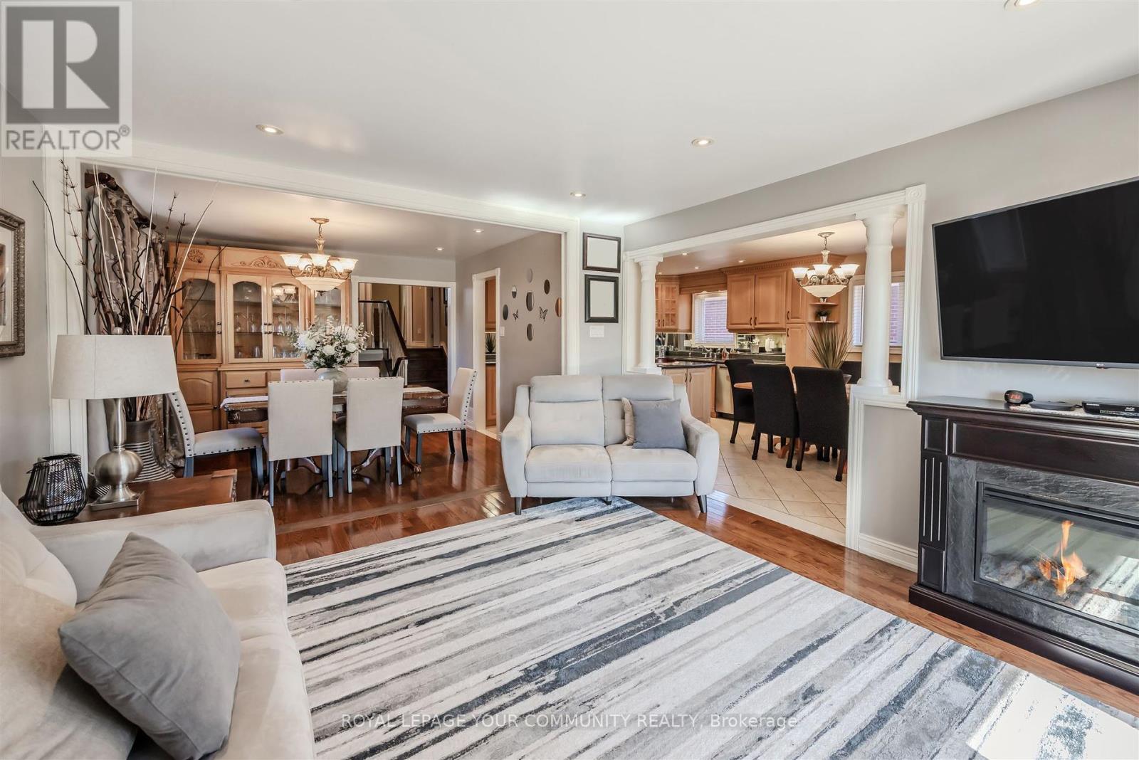260 Mathewson Street, Vaughan, Ontario  L6A 1B4 - Photo 6 - N12463689