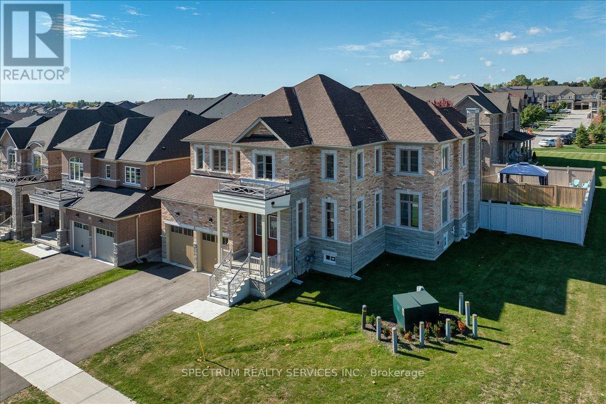6 Barrow Avenue, Bradford West Gwillimbury (Bradford), Ontario  L3Z 0W1 - Photo 7 - N12463716
