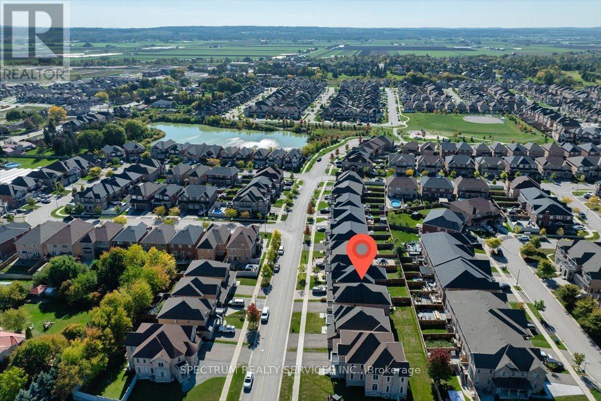 12 Barrow Avenue, Bradford West Gwillimbury (Bradford), Ontario  L3Z 0W1 - Photo 1 - N12463719