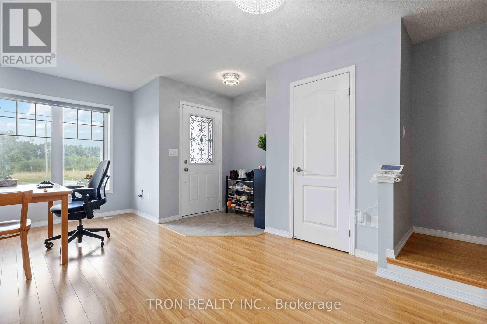 5253 Major Mackenzie Drive E, Markham, Ontario  L6C 0N3 - Photo 5 - N12463729