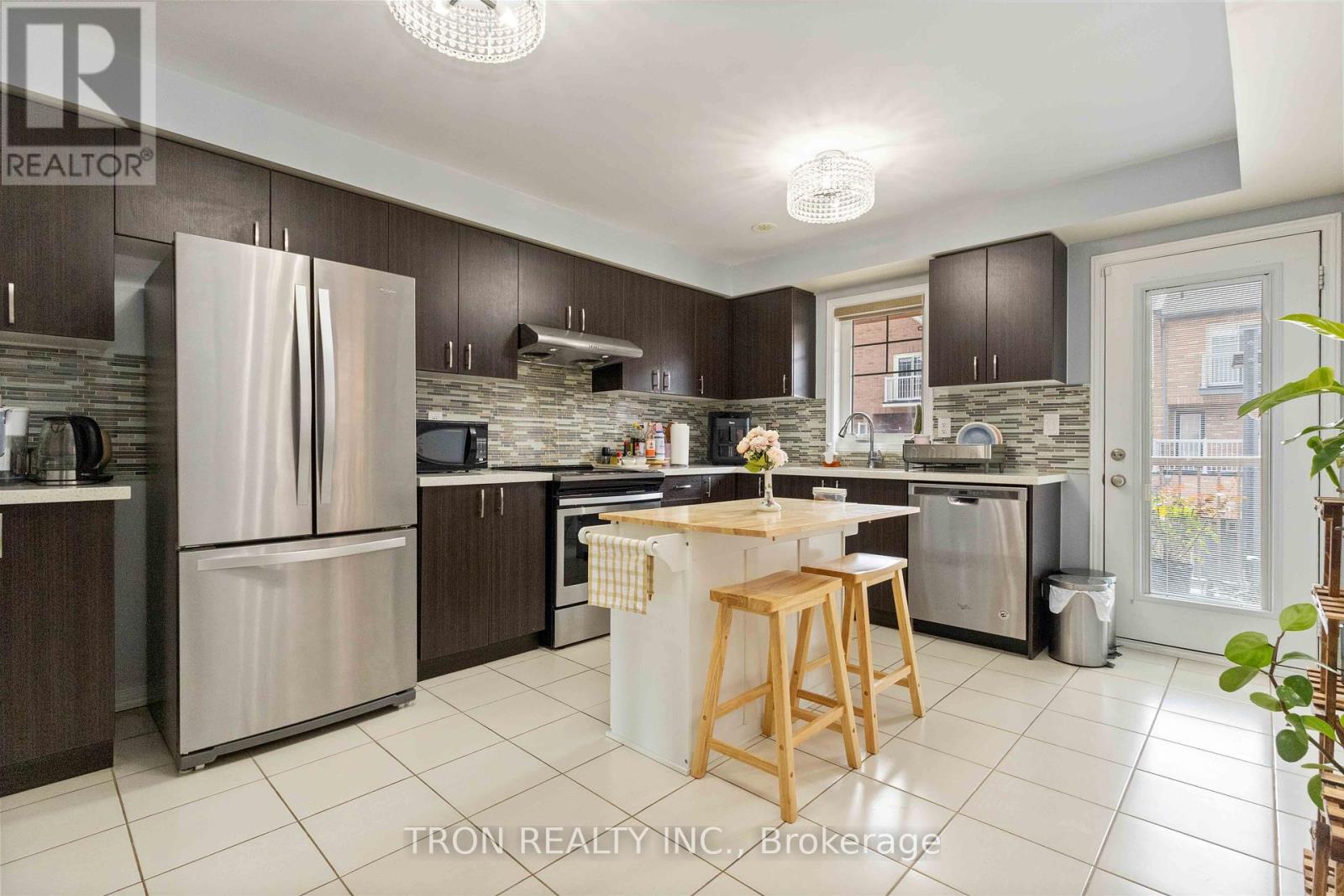 5253 Major Mackenzie Drive E, Markham, Ontario  L6C 0N3 - Photo 8 - N12463729