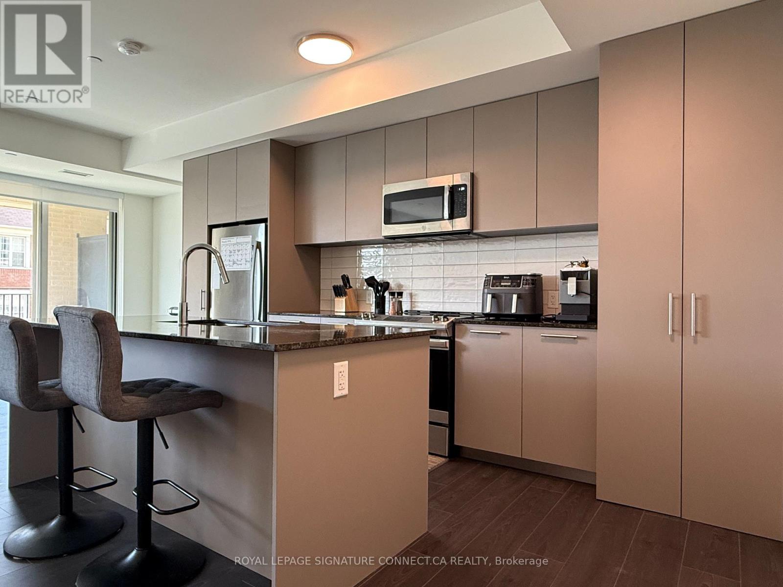 223 - 101 Cathedral High Street, Markham, Ontario  L6C 0P1 - Photo 2 - N12463735