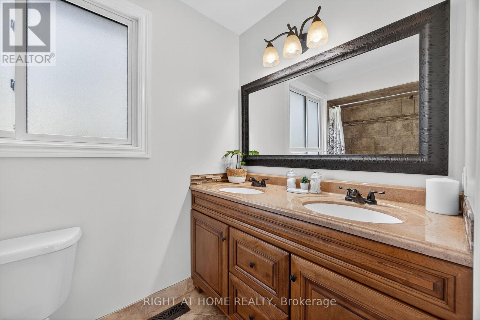 13 Orwell Crescent, Barrie, Ontario  L4N 6N3 - Photo 12 - S12463637