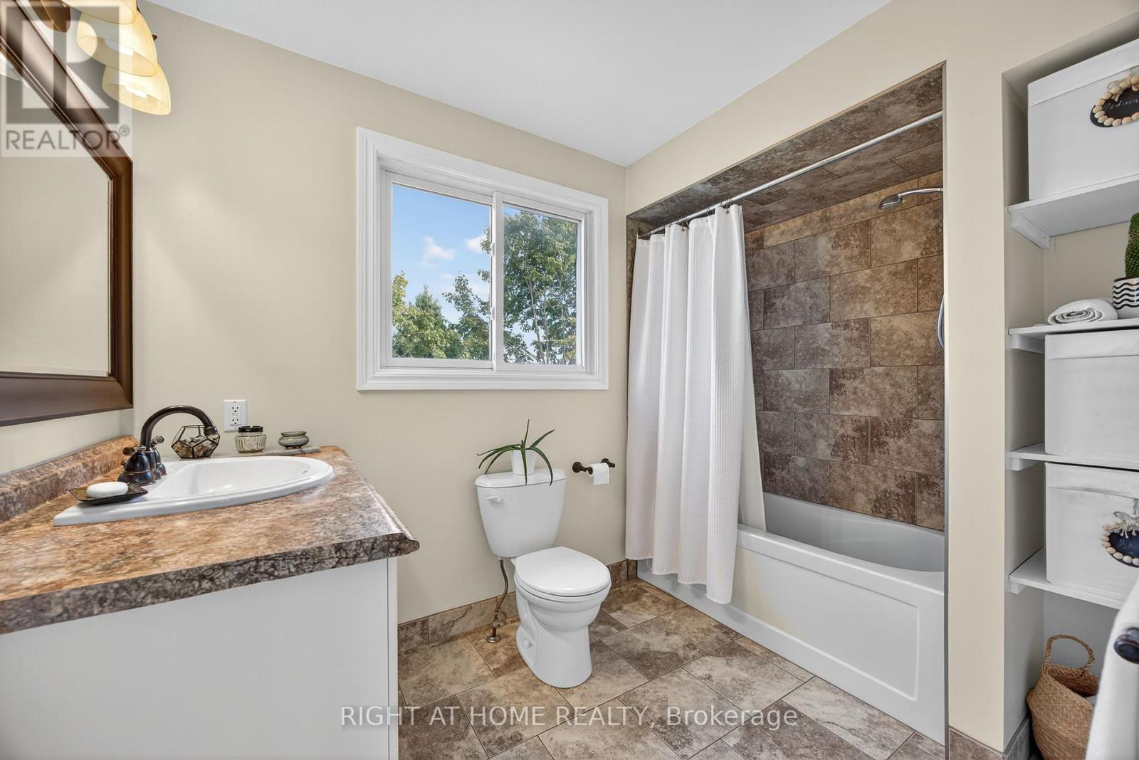 13 Orwell Crescent, Barrie, Ontario  L4N 6N3 - Photo 17 - S12463637