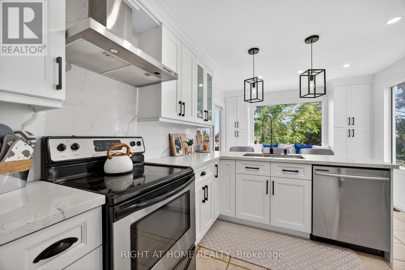 13 Orwell Crescent, Barrie, Ontario  L4N 6N3 - Photo 8 - S12463637