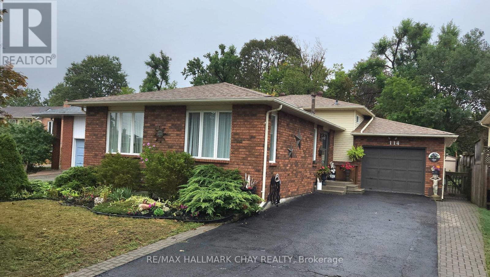 114 CHIEFTAIN CRESCENT, Barrie, Ontario