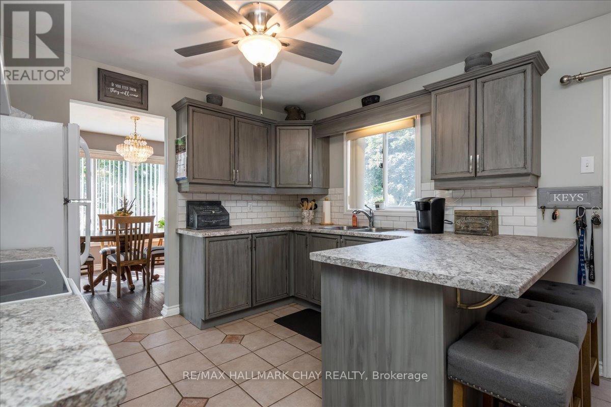 114 Chieftain Crescent, Barrie, Ontario  L4N 6J3 - Photo 8 - S12463734