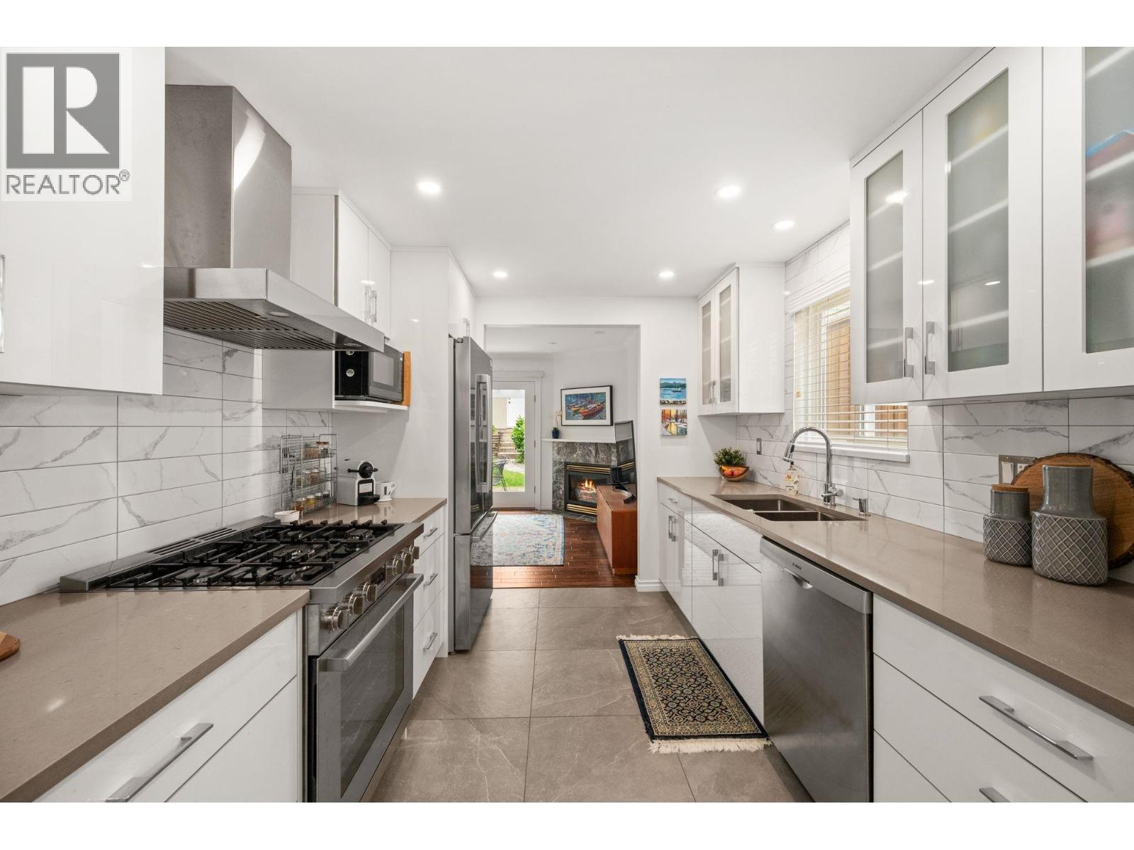 262 E 10th Street, North Vancouver, British Columbia  V7L 2E1 - Photo 13 - R3058723