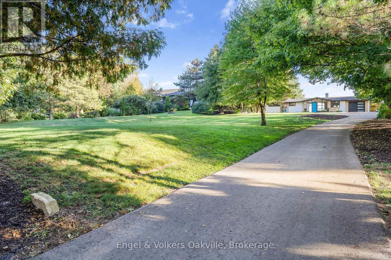 50 Oak Avenue, Hamilton, Ontario  L9H 4Y9 - Photo 4 - X12444195