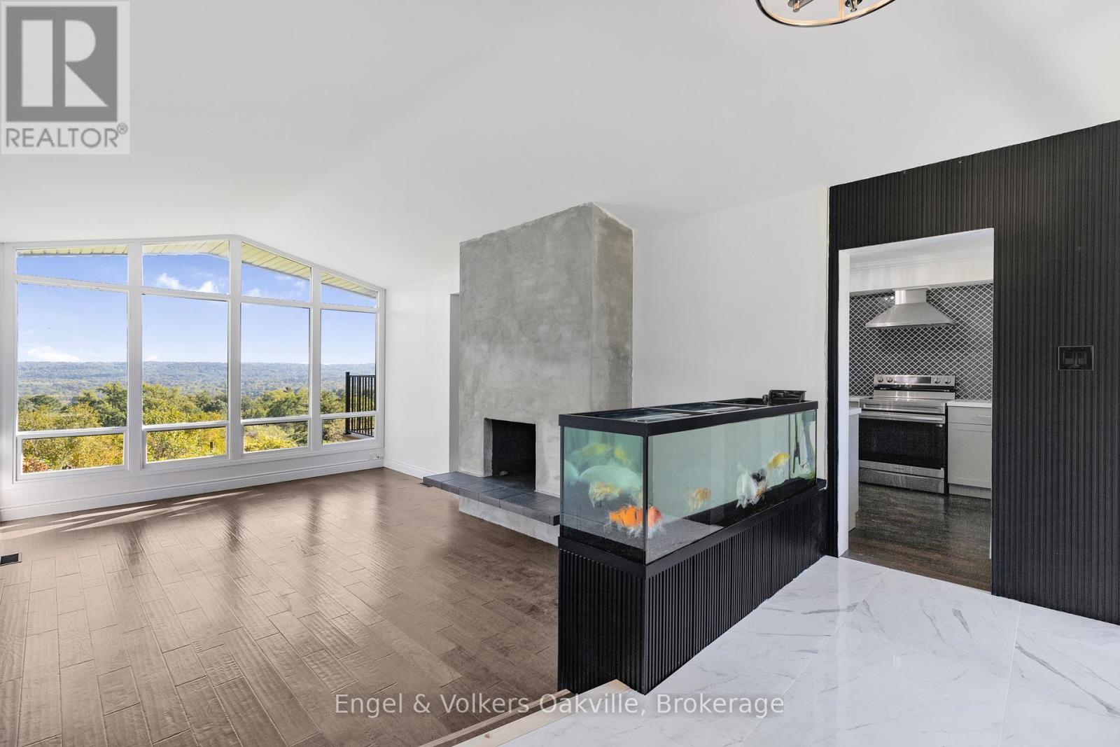 50 Oak Avenue, Hamilton, Ontario  L9H 4Y9 - Photo 8 - X12444195