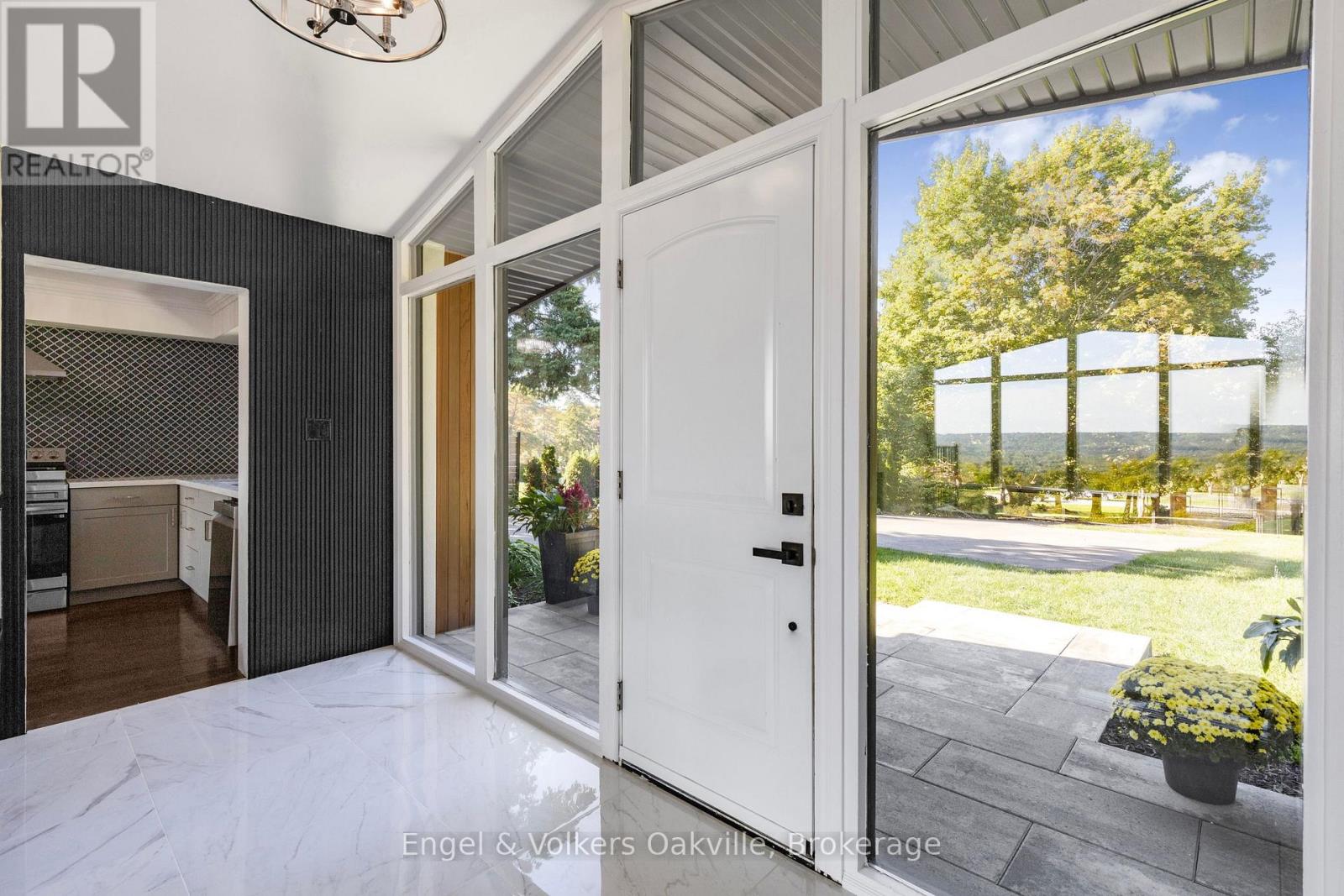 50 Oak Avenue, Hamilton, Ontario  L9H 4Y9 - Photo 7 - X12444195