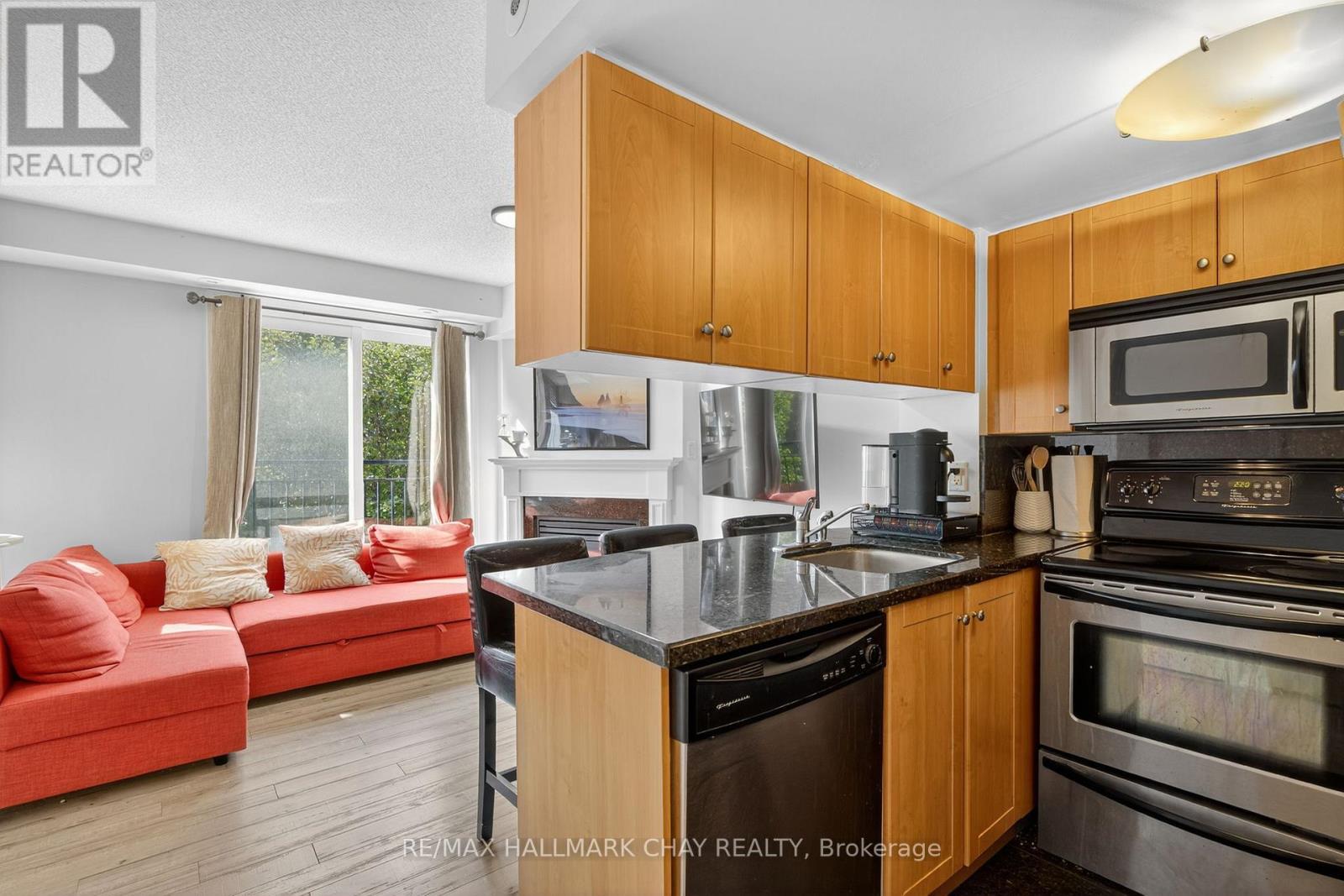 606 - 15 Laidlaw Street, Toronto, Ontario  M6K 1X3 - Photo 3 - W12463621