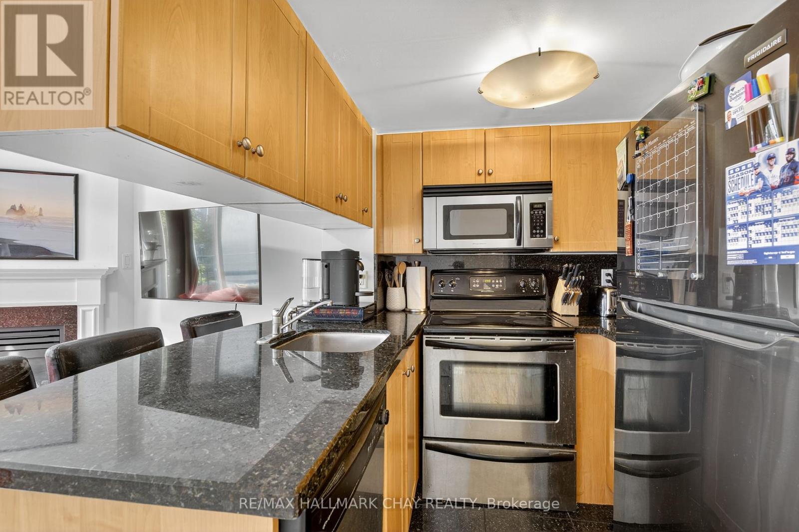 606 - 15 Laidlaw Street, Toronto, Ontario  M6K 1X3 - Photo 4 - W12463621