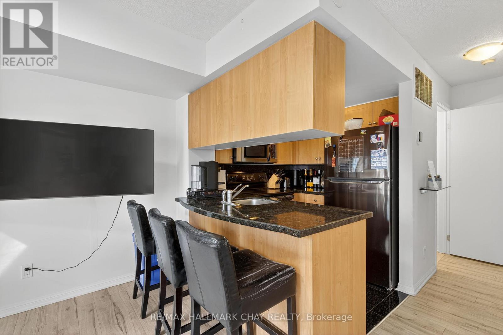 606 - 15 Laidlaw Street, Toronto, Ontario  M6K 1X3 - Photo 5 - W12463621