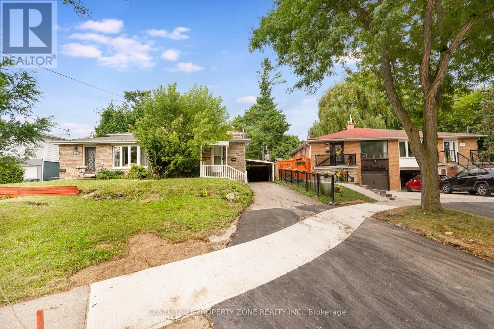 3387 Kelowna Court, Mississauga, Ontario  L5C 2E5 - Photo 1 - W12463638