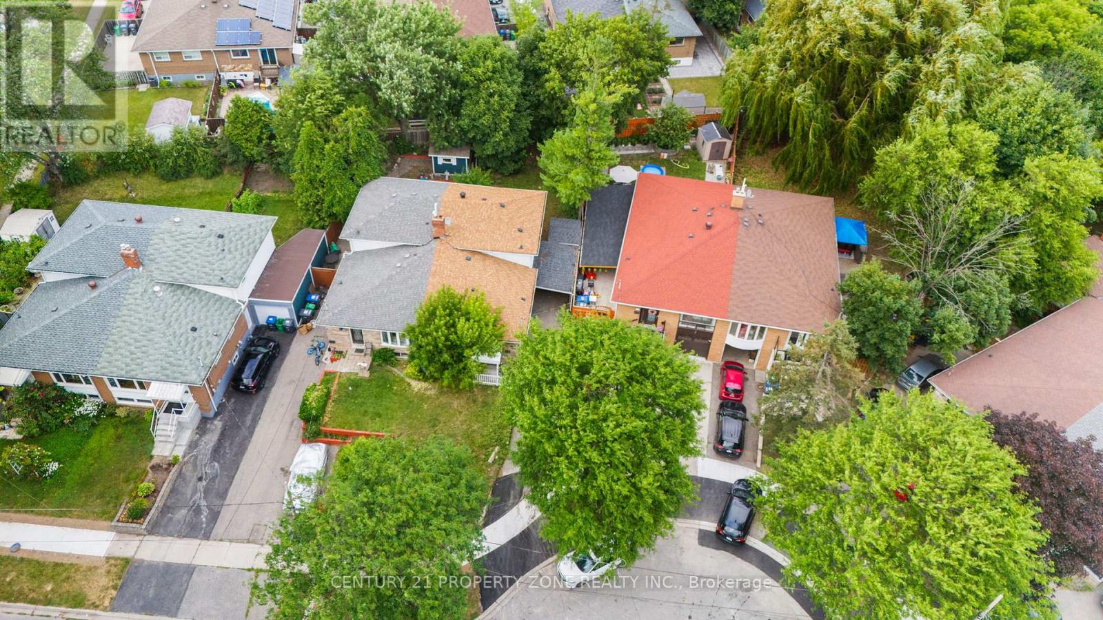 3387 Kelowna Court, Mississauga, Ontario  L5C 2E5 - Photo 2 - W12463638