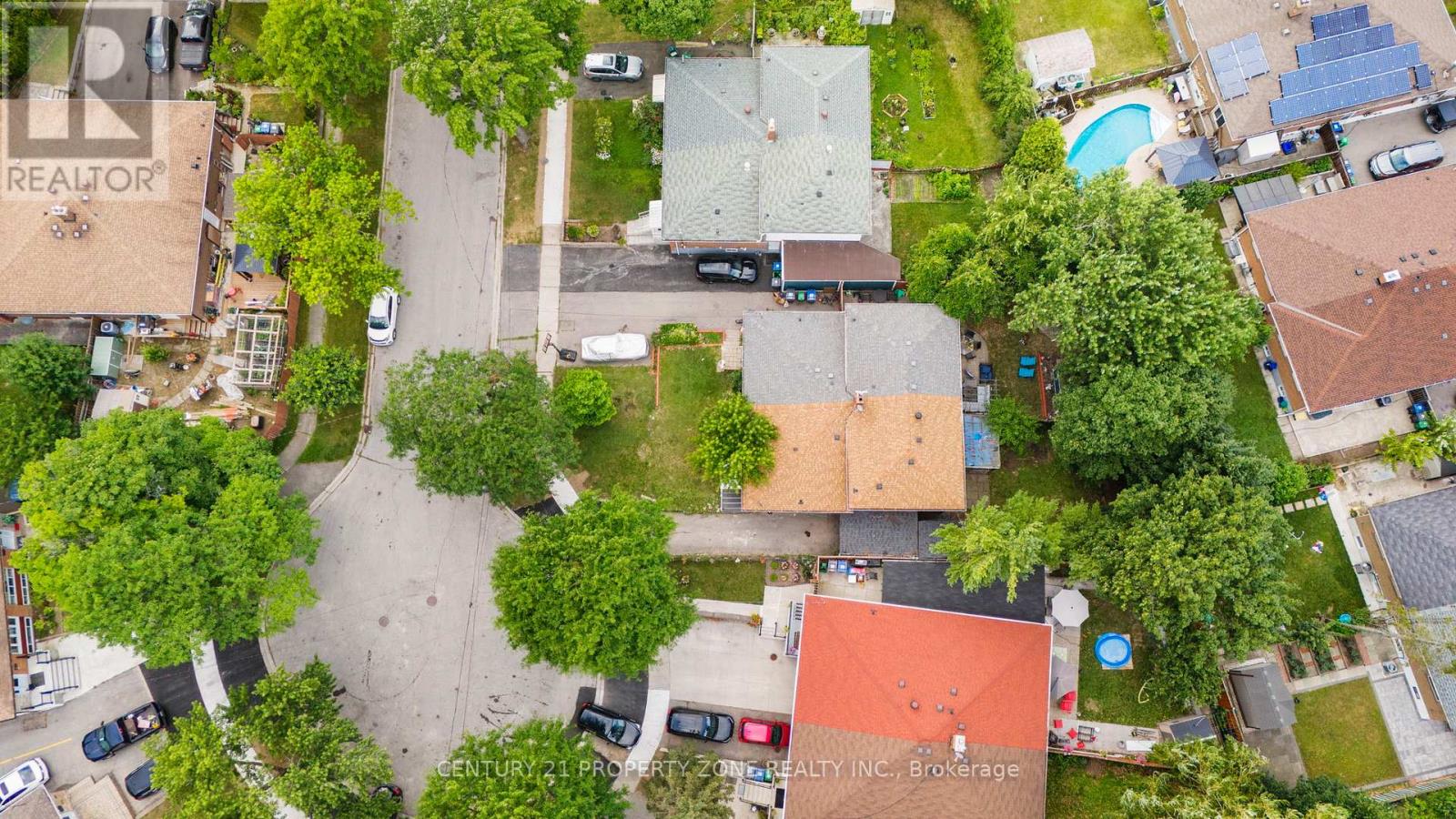 3387 Kelowna Court, Mississauga, Ontario  L5C 2E5 - Photo 4 - W12463638