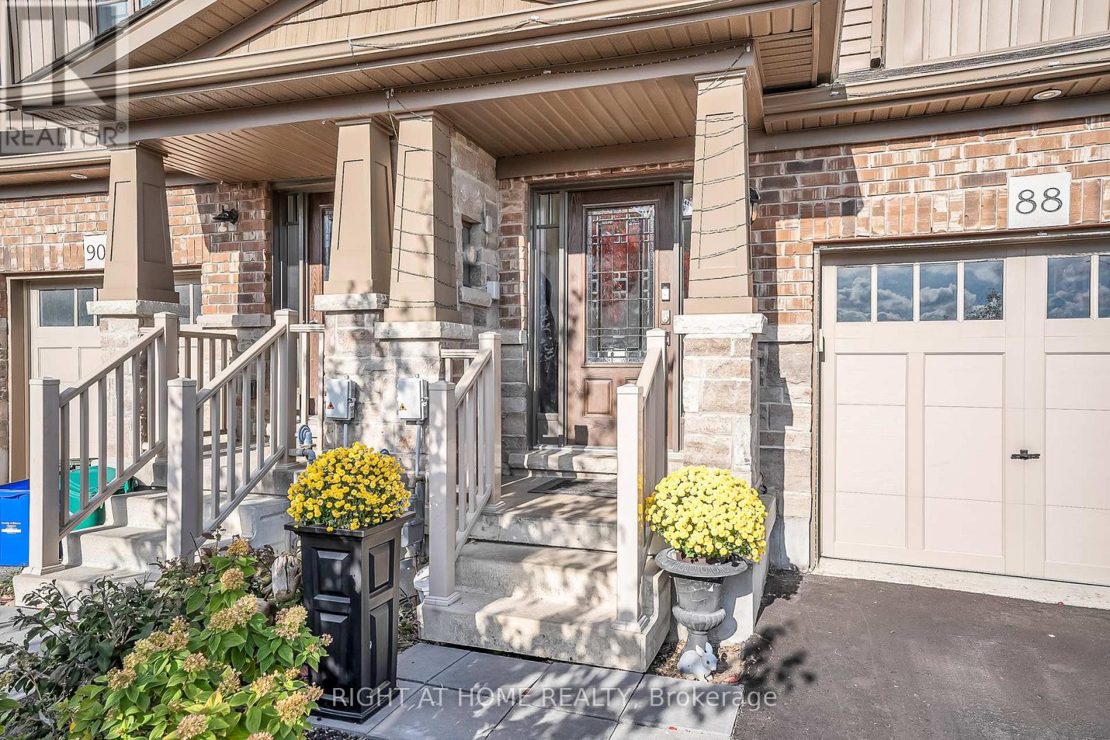 88 Winterton Court N, Orangeville, Ontario  L9W 6Z7 - Photo 3 - W12463644