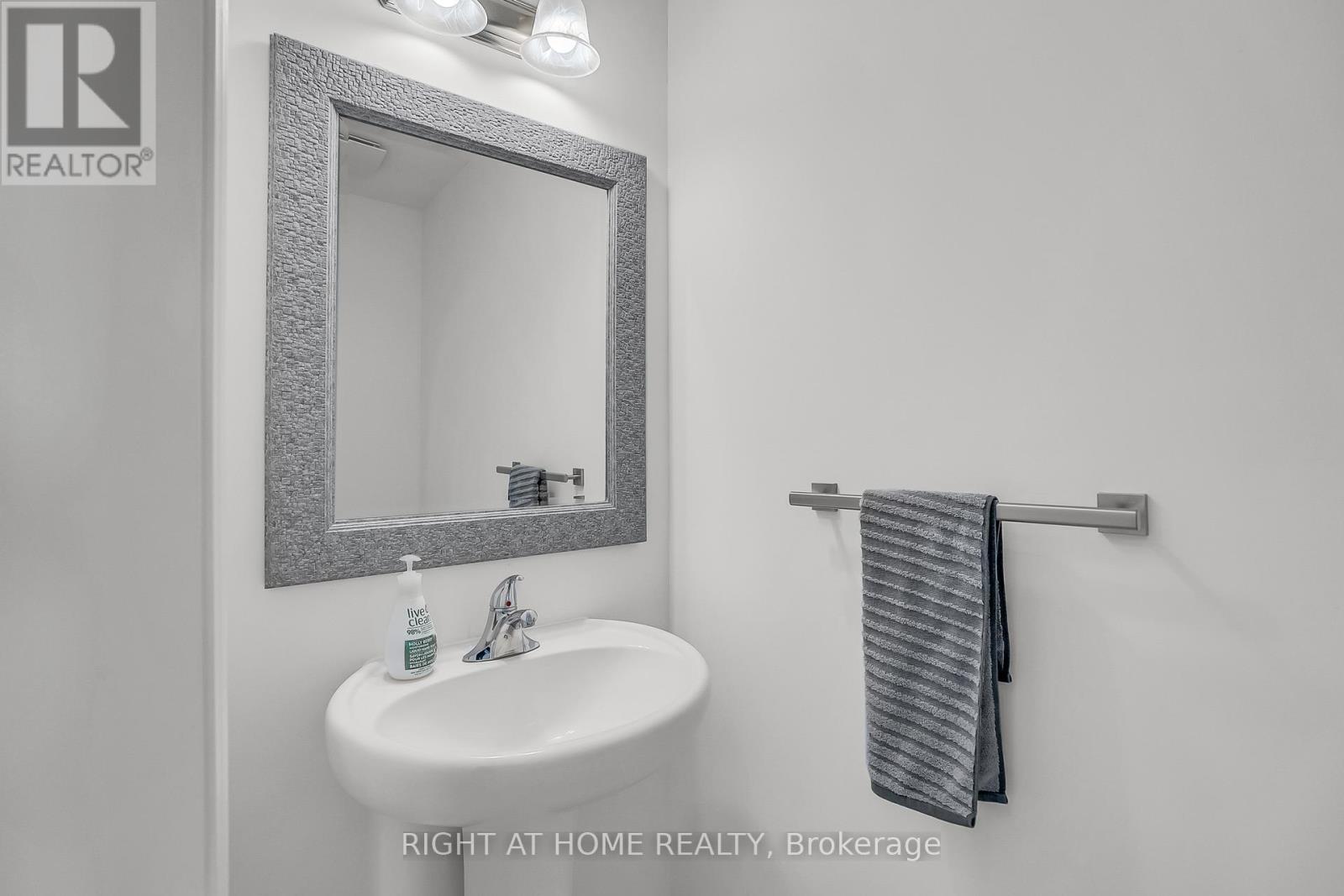 88 Winterton Court N, Orangeville, Ontario  L9W 6Z7 - Photo 6 - W12463644