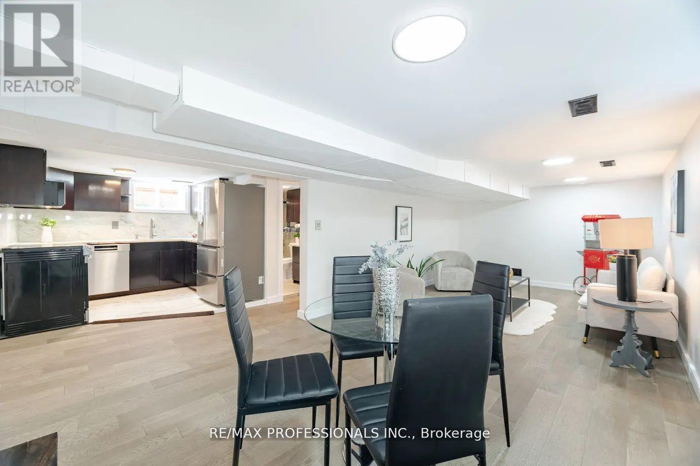 BSMT - 39 OLD OAK ROAD, Toronto, Ontario