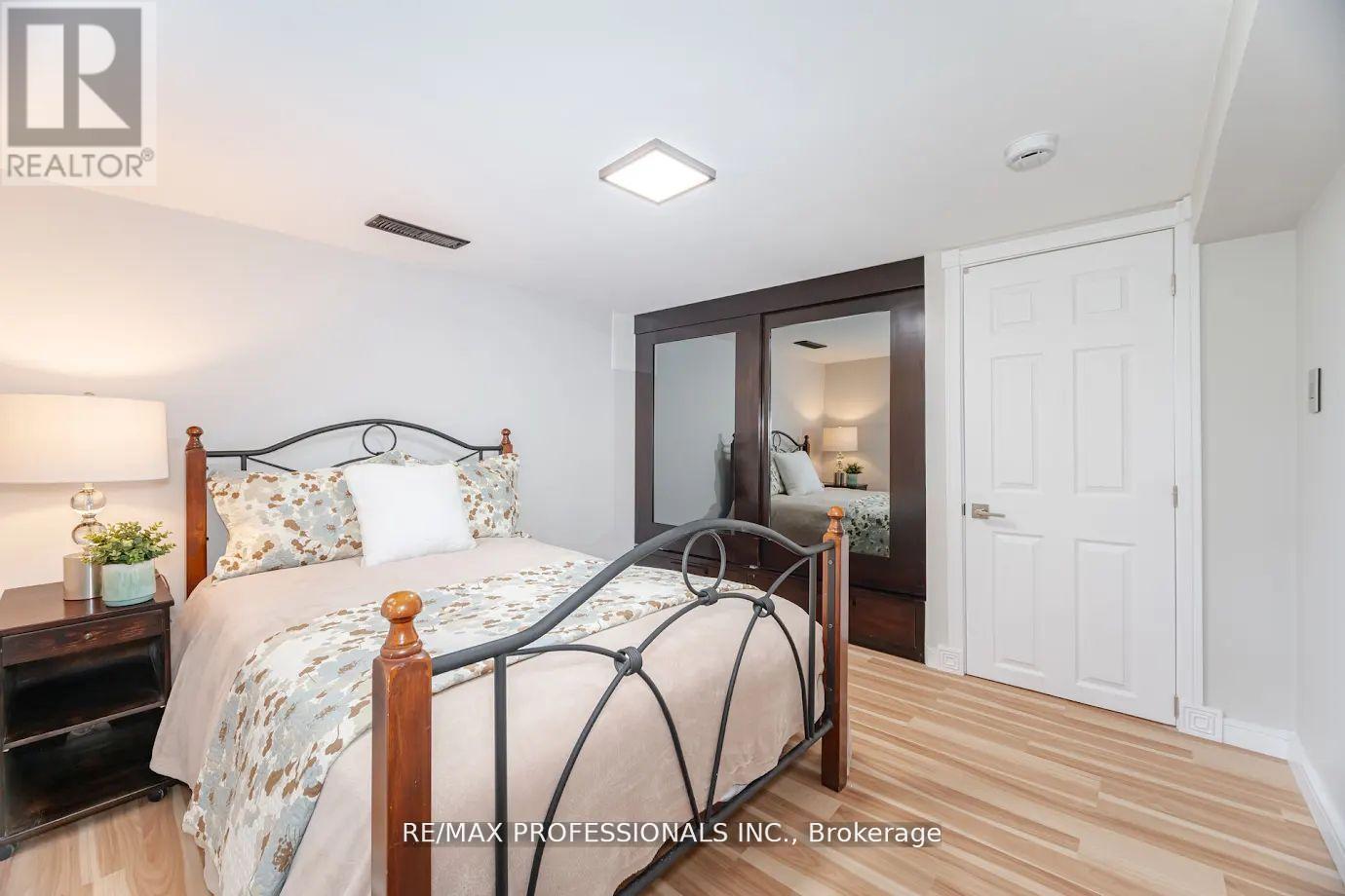 Bsmt - 39 Old Oak Road, Toronto, Ontario  M9A 2W1 - Photo 10 - W12463649