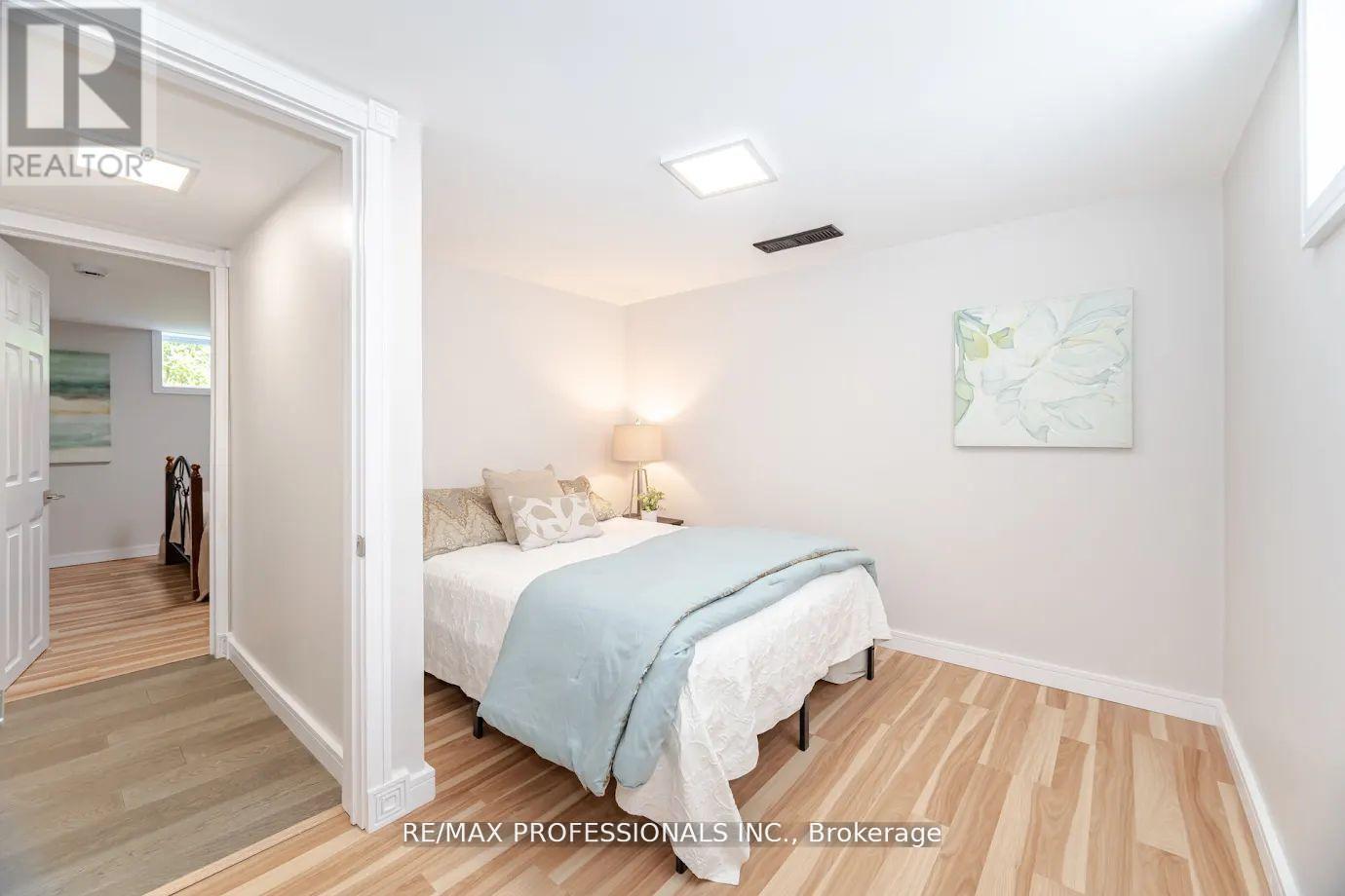 Bsmt - 39 Old Oak Road, Toronto, Ontario  M9A 2W1 - Photo 11 - W12463649