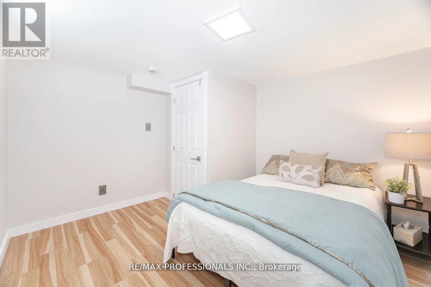 Bsmt - 39 Old Oak Road, Toronto, Ontario  M9A 2W1 - Photo 12 - W12463649