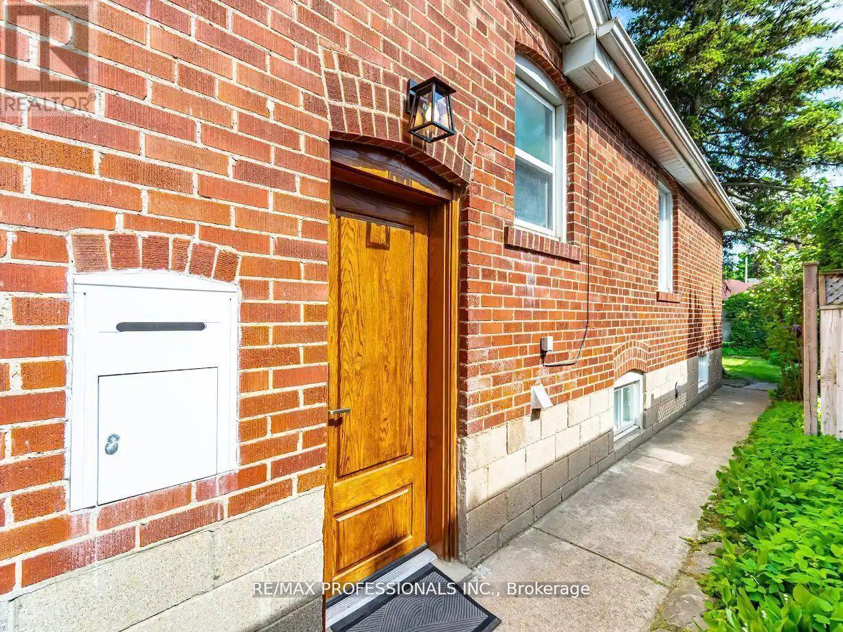 Bsmt - 39 Old Oak Road, Toronto, Ontario  M9A 2W1 - Photo 15 - W12463649