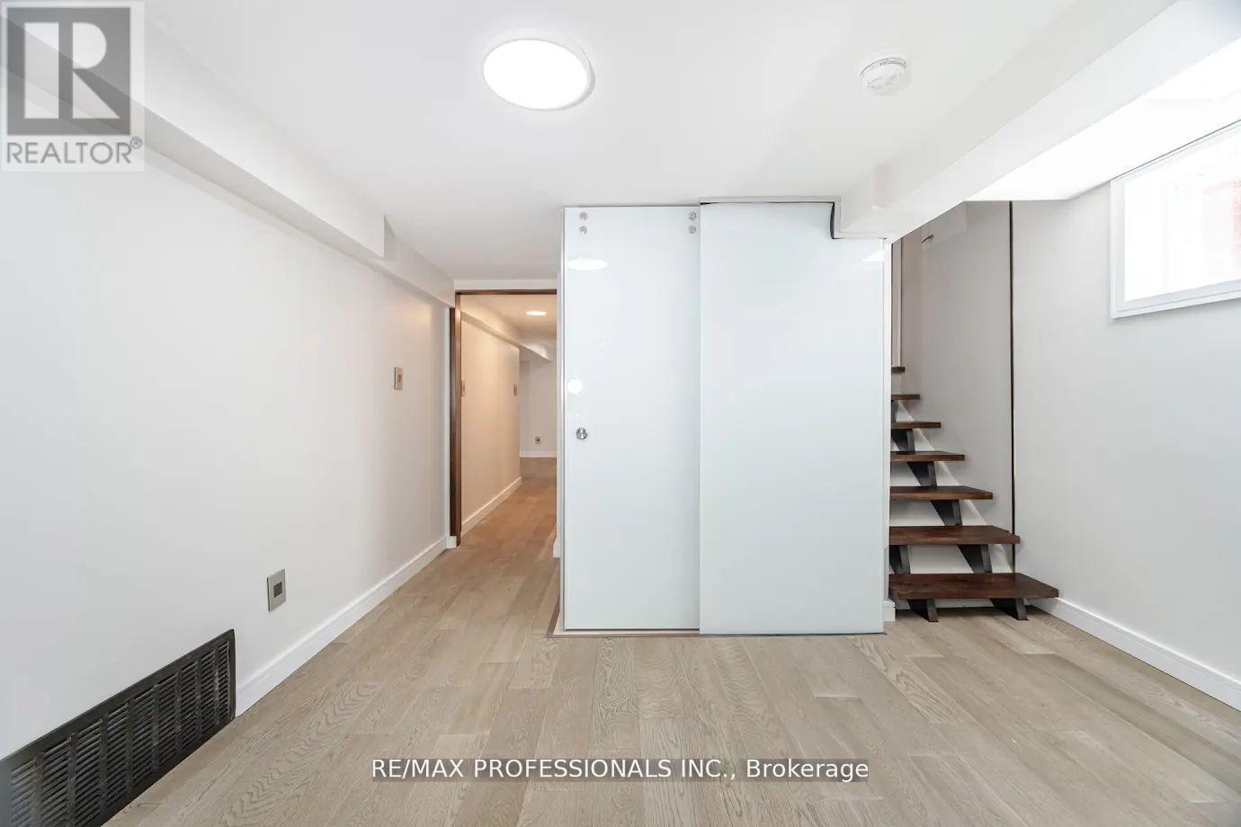 Bsmt - 39 Old Oak Road, Toronto, Ontario  M9A 2W1 - Photo 2 - W12463649
