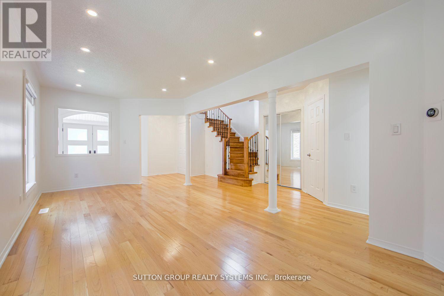 2029 Westmount Drive, Oakville, Ontario  L6M 3P9 - Photo 10 - W12463663