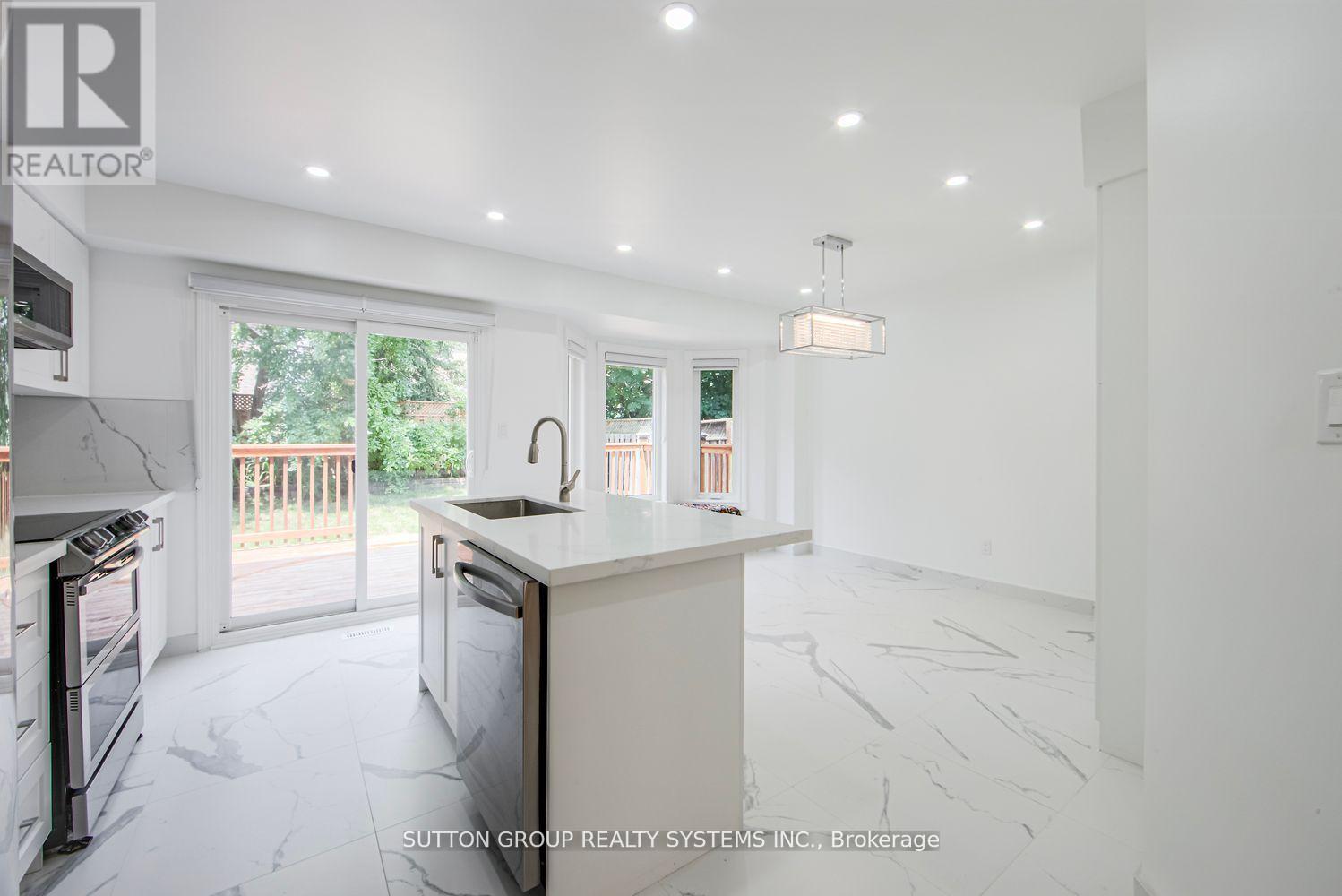 2029 Westmount Drive, Oakville, Ontario  L6M 3P9 - Photo 16 - W12463663