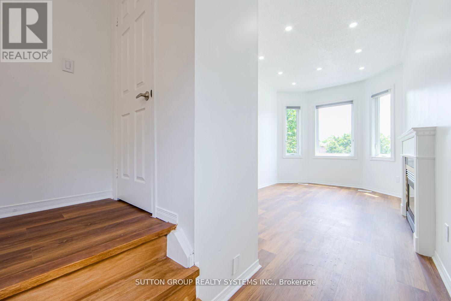 2029 Westmount Drive, Oakville, Ontario  L6M 3P9 - Photo 18 - W12463663
