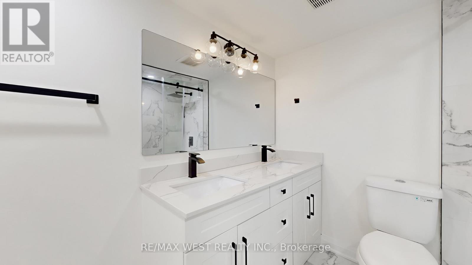 404 - 1535 Lakeshore Road E, Mississauga, Ontario  L5E 3E2 - Photo 12 - W12463670