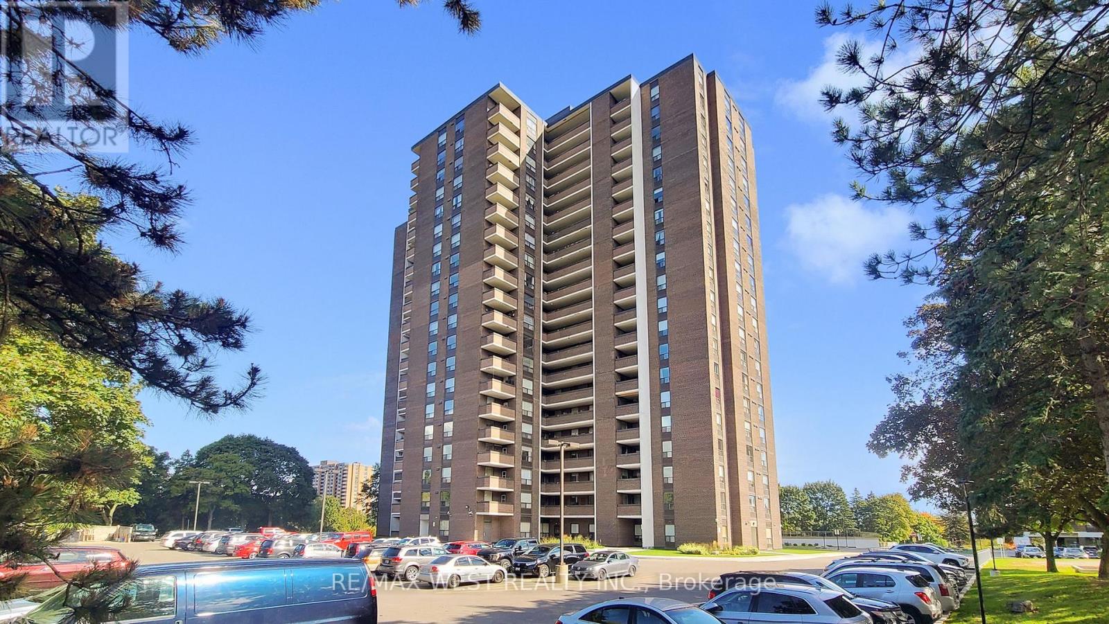 404 - 1535 Lakeshore Road E, Mississauga, Ontario  L5E 3E2 - Photo 2 - W12463670