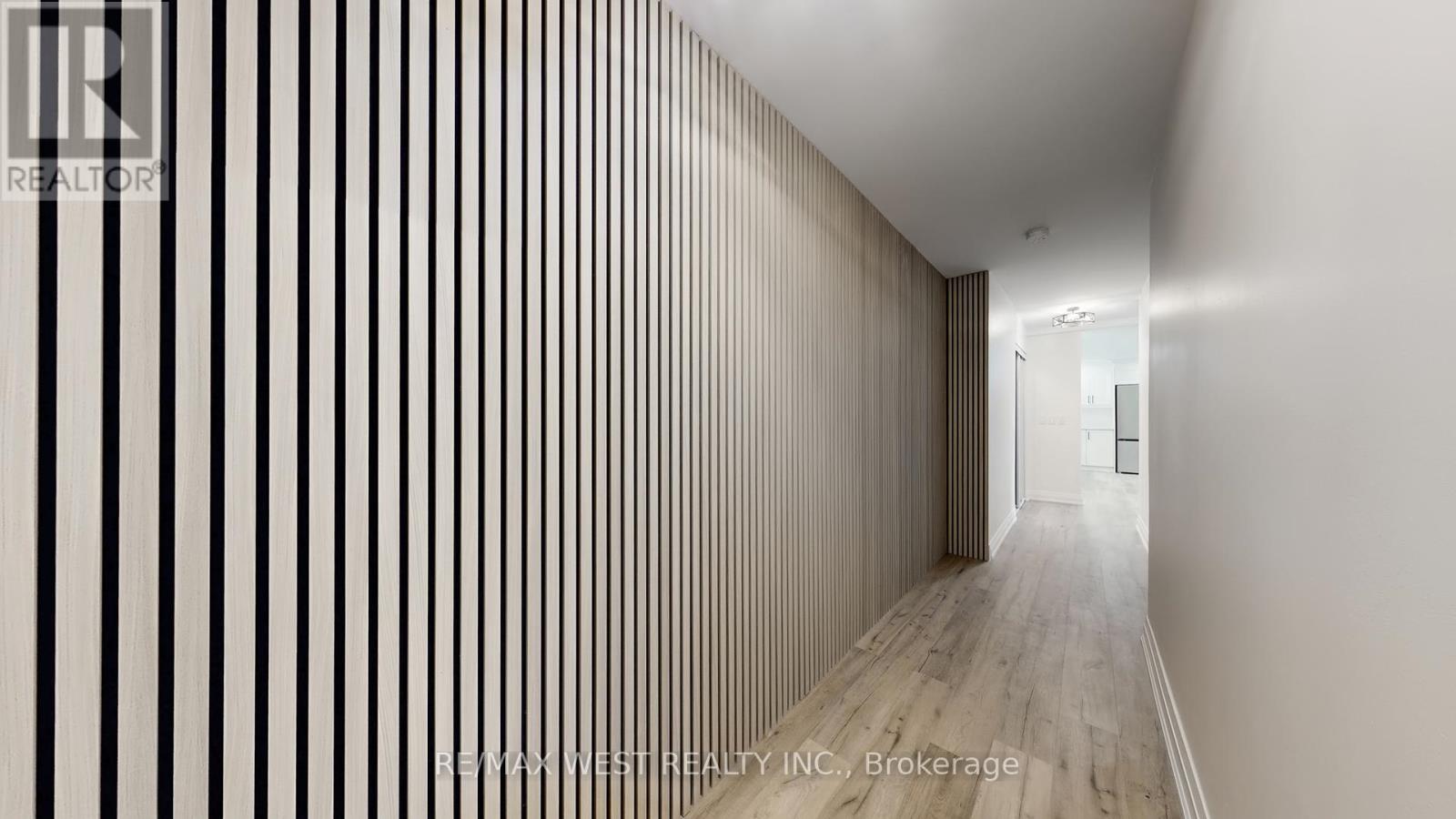 404 - 1535 Lakeshore Road E, Mississauga, Ontario  L5E 3E2 - Photo 3 - W12463670