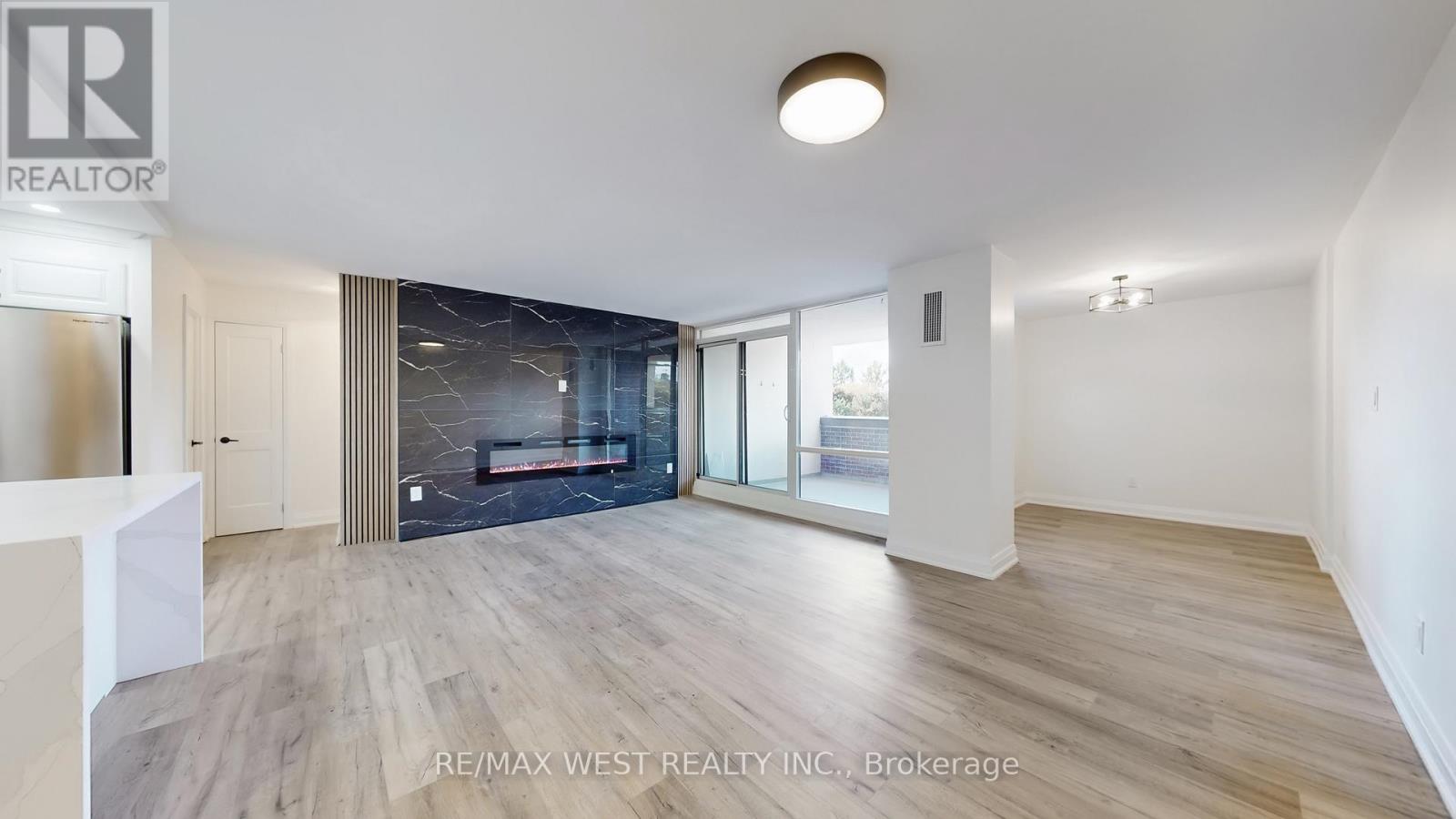 404 - 1535 Lakeshore Road E, Mississauga, Ontario  L5E 3E2 - Photo 5 - W12463670