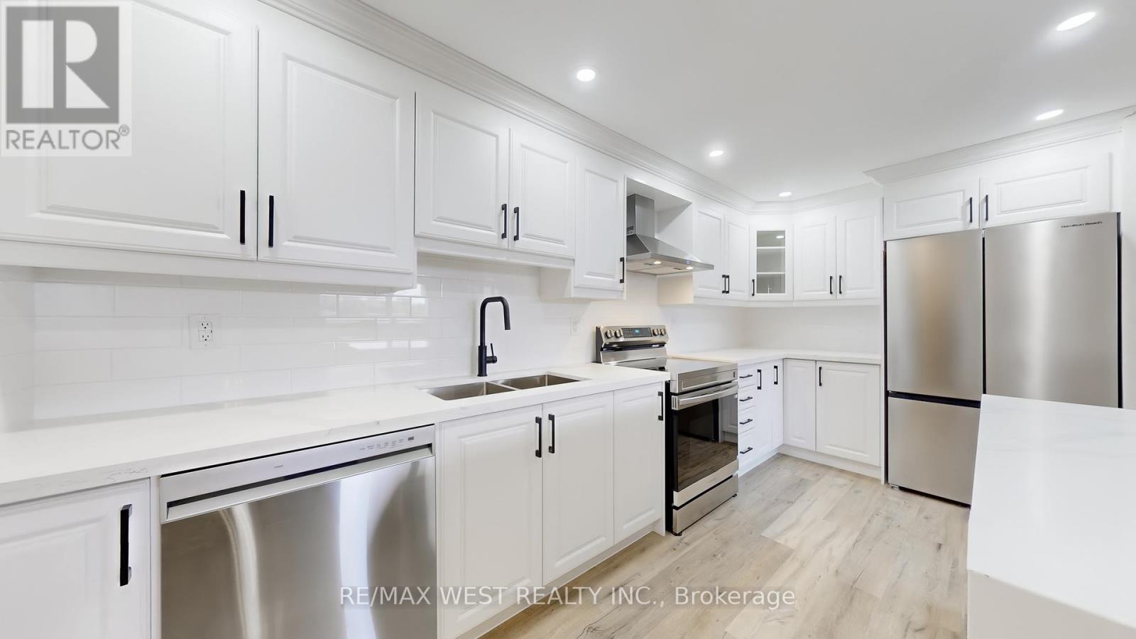 404 - 1535 Lakeshore Road E, Mississauga, Ontario  L5E 3E2 - Photo 6 - W12463670