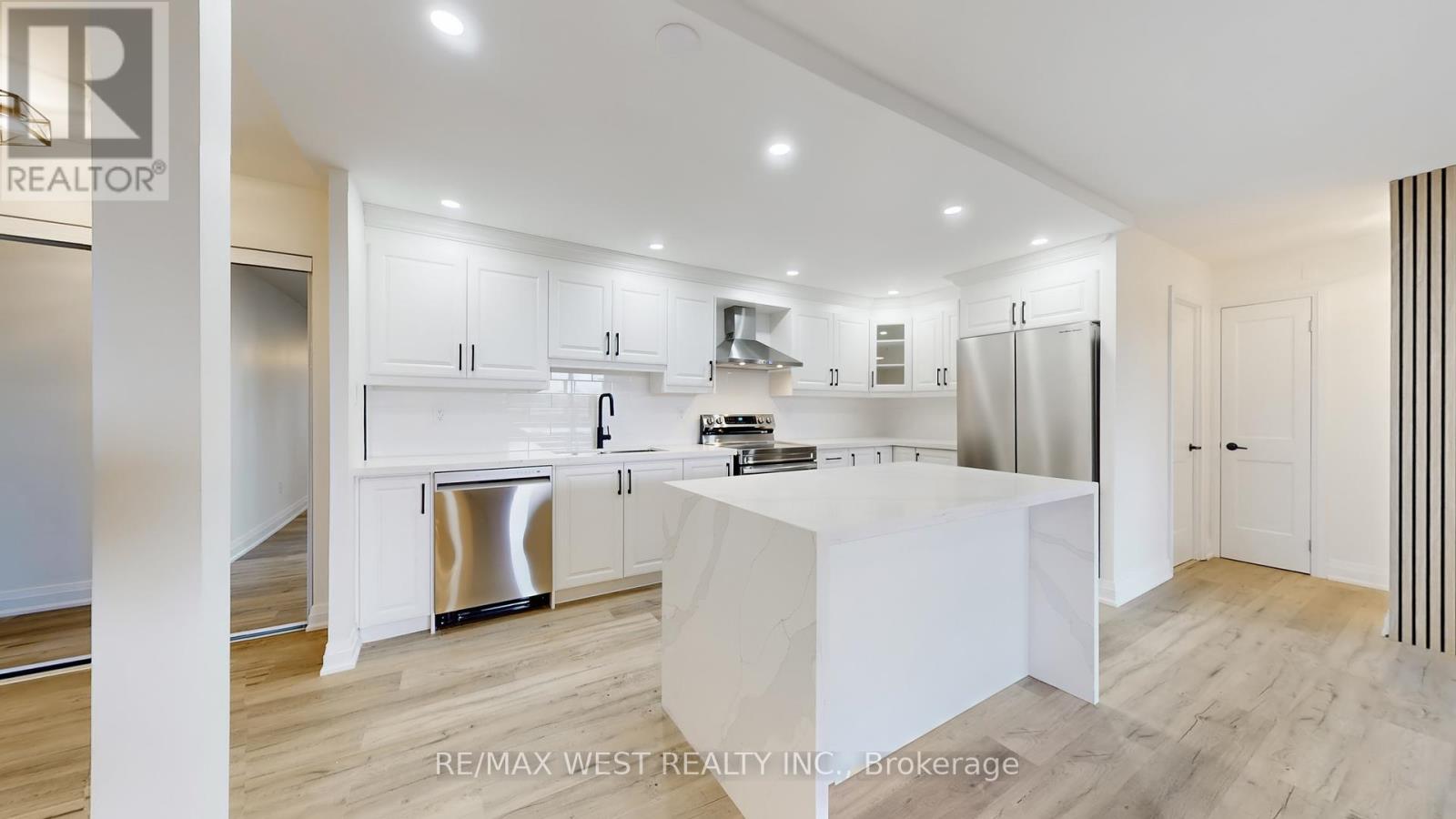 404 - 1535 Lakeshore Road E, Mississauga, Ontario  L5E 3E2 - Photo 7 - W12463670