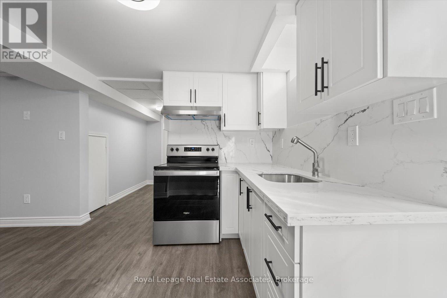 Lower - 1409 Grist Mill Court, Mississauga, Ontario  L5V 1S5 - Photo 3 - W12463672