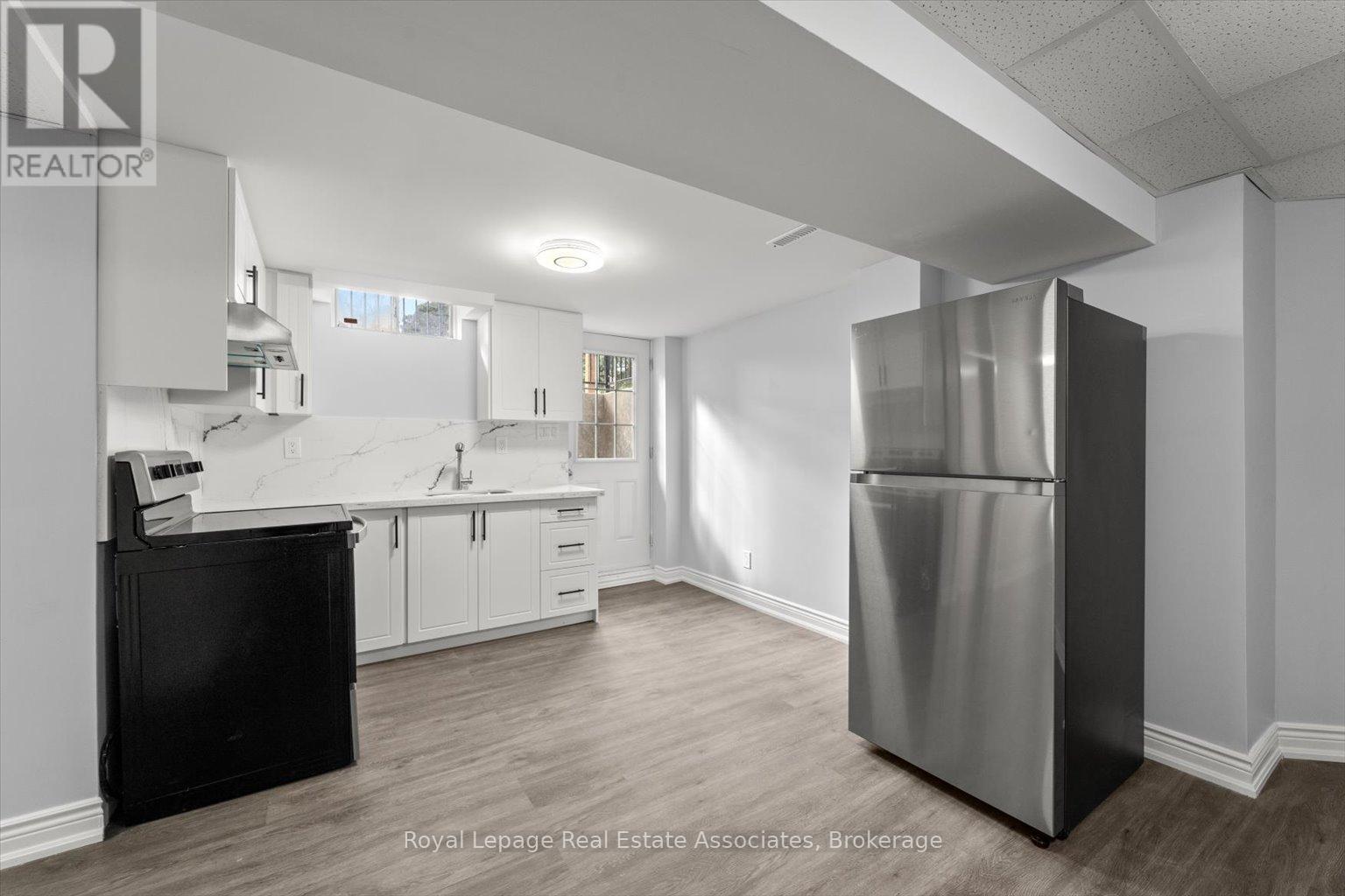 Lower - 1409 Grist Mill Court, Mississauga, Ontario  L5V 1S5 - Photo 5 - W12463672