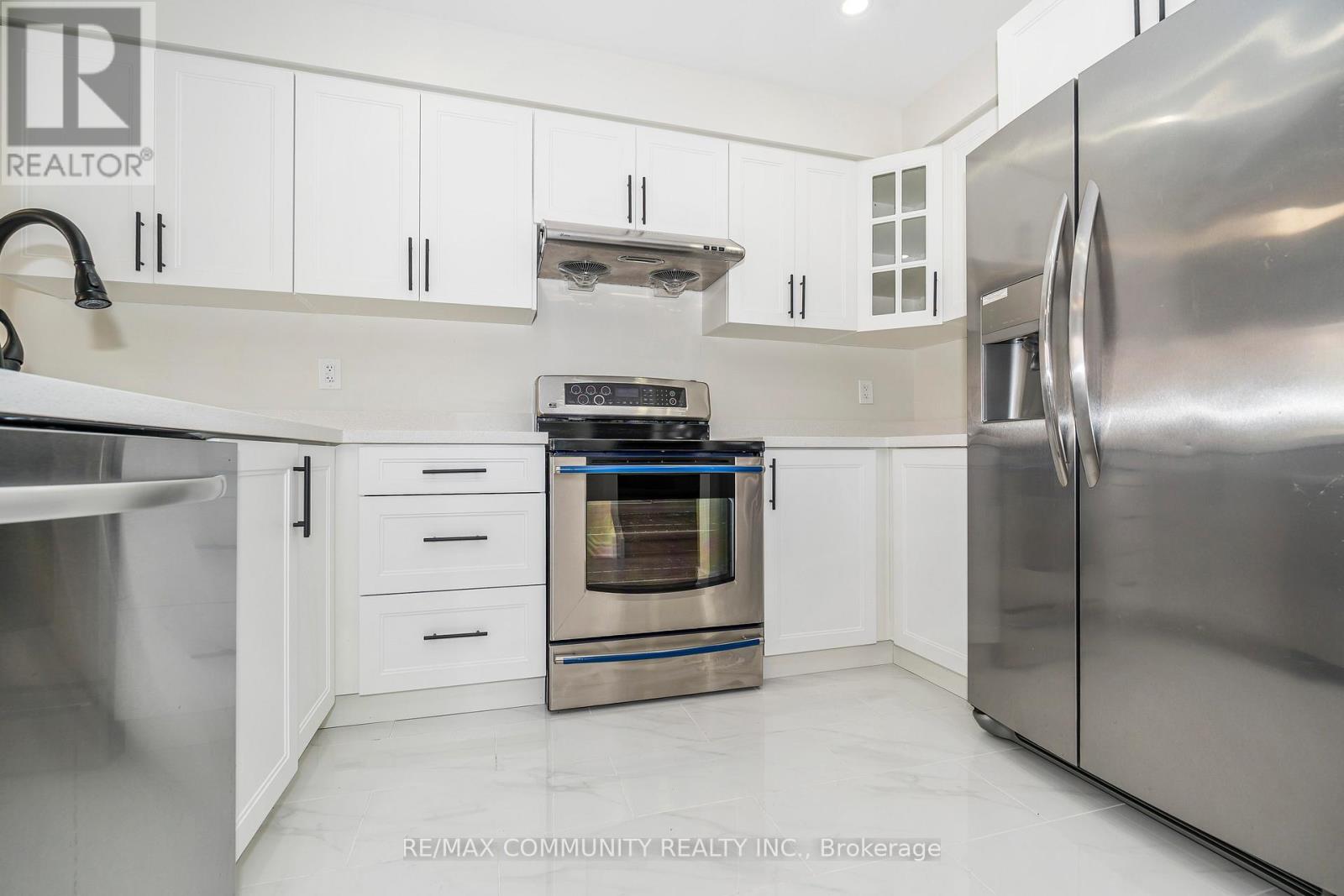 10 Tanasi Road, Brampton, Ontario  L6X 0K4 - Photo 10 - W12463673