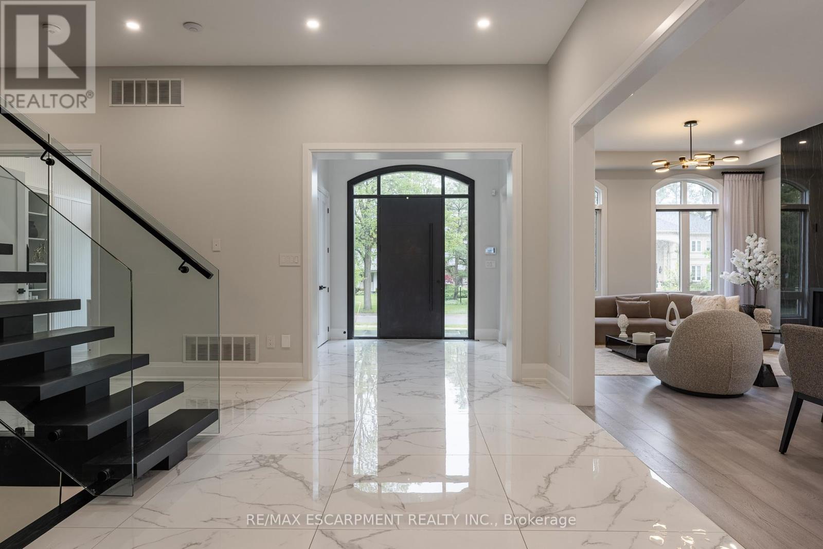 2110 Stonehouse Crescent, Mississauga, Ontario  L5H 3J1 - Photo 5 - W12463676