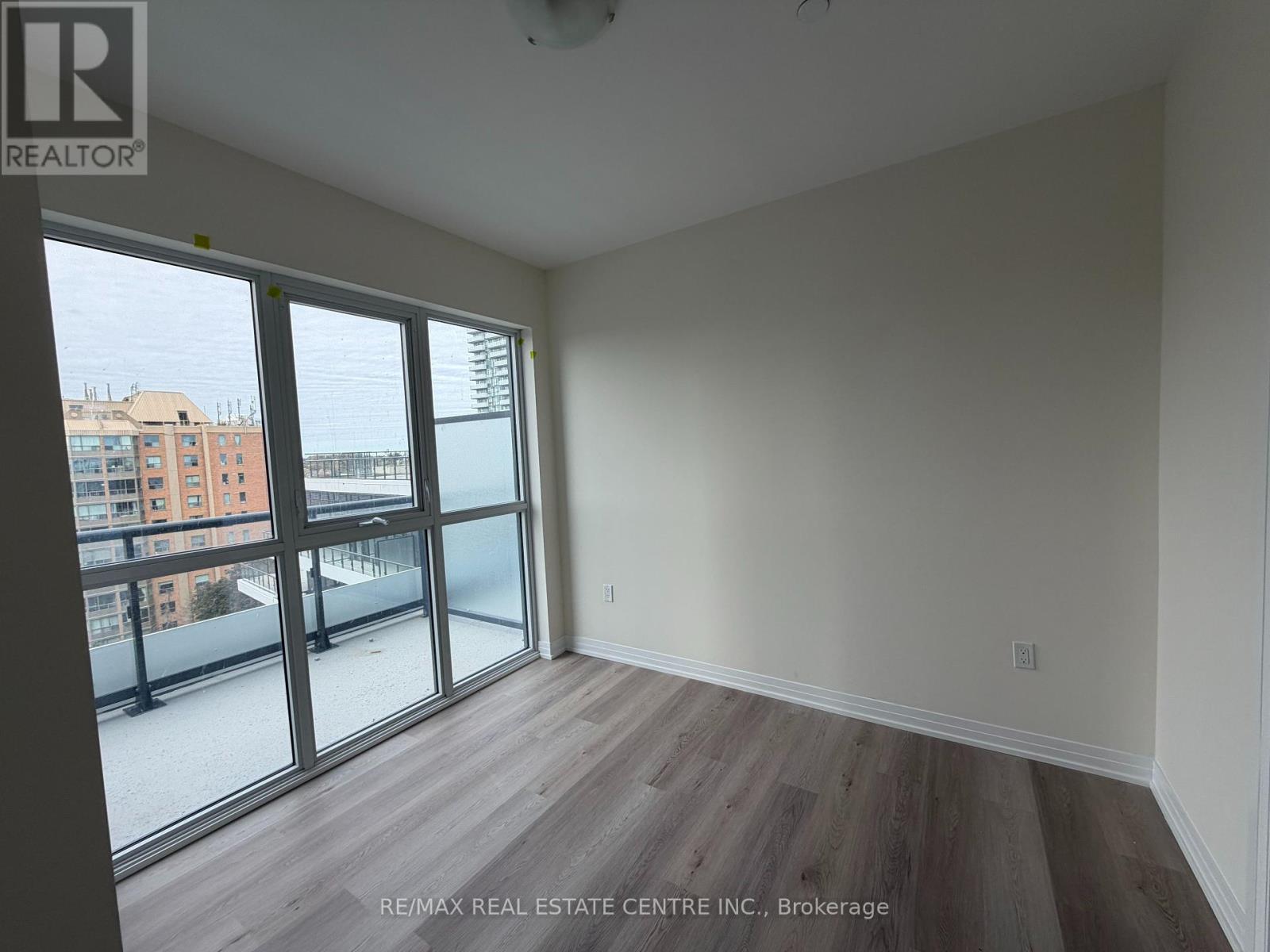 706 - 15 Watergarden Drive, Mississauga, Ontario  L5R 0H4 - Photo 4 - W12463693