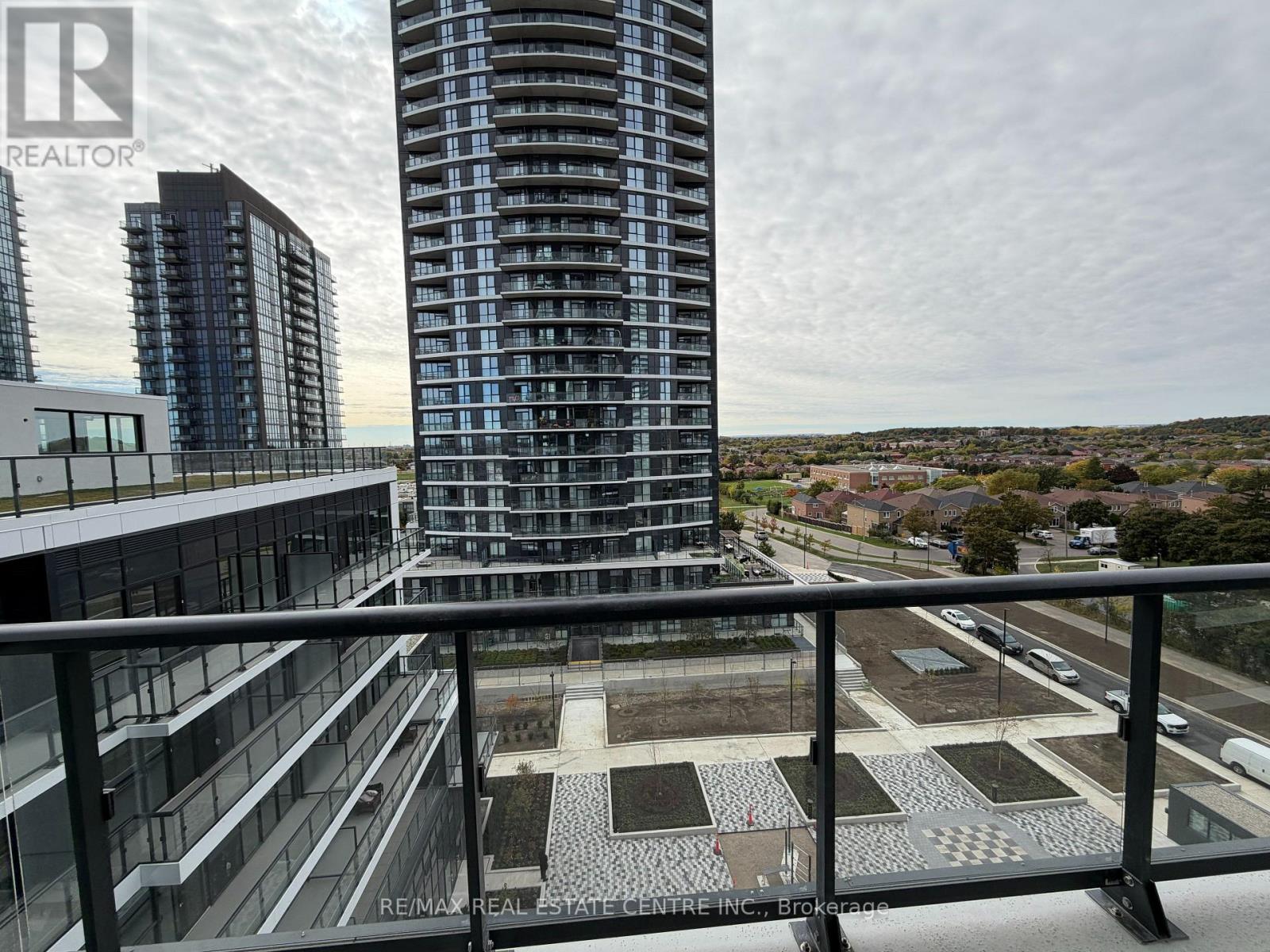 706 - 15 Watergarden Drive, Mississauga, Ontario  L5R 0H4 - Photo 7 - W12463693