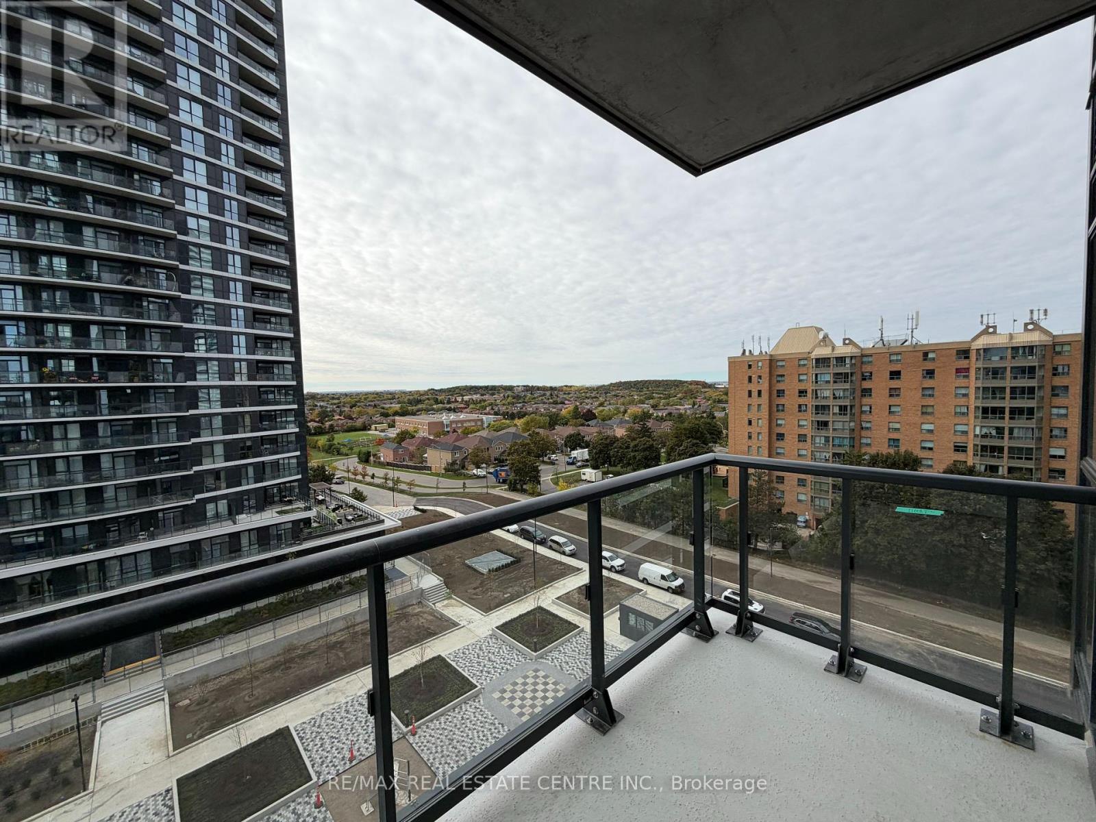 706 - 15 Watergarden Drive, Mississauga, Ontario  L5R 0H4 - Photo 8 - W12463693