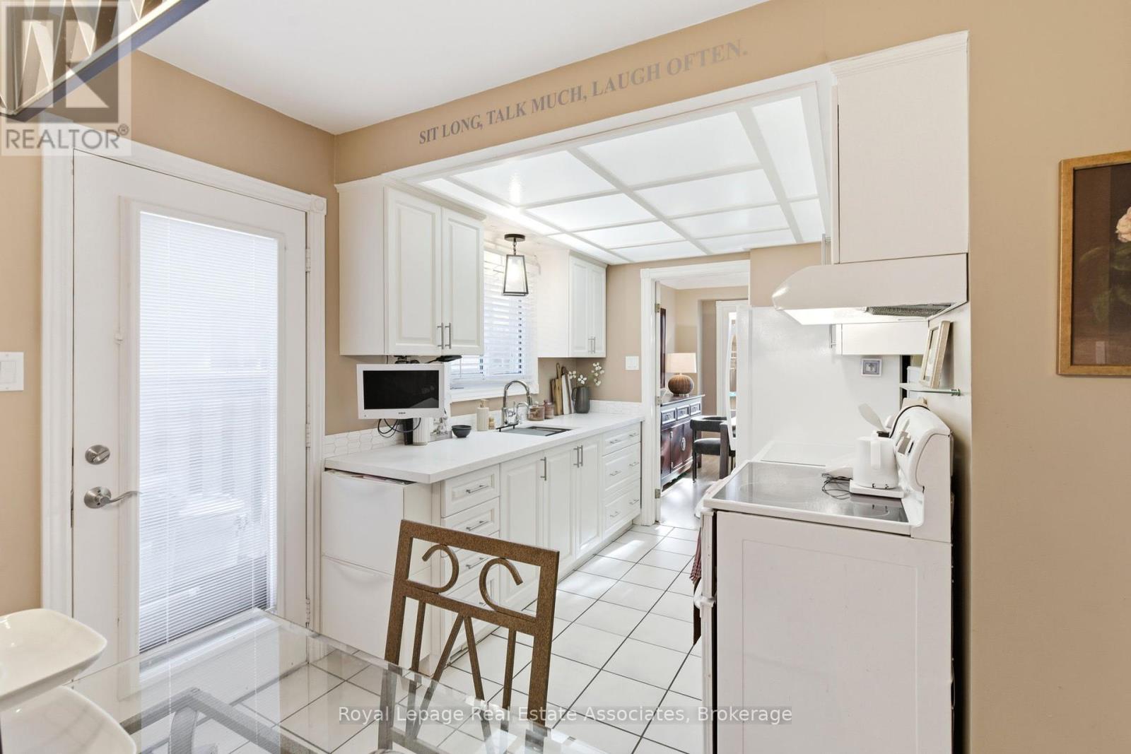 60 Newbridge Crescent, Brampton, Ontario  L6S 4B3 - Photo 13 - W12463694