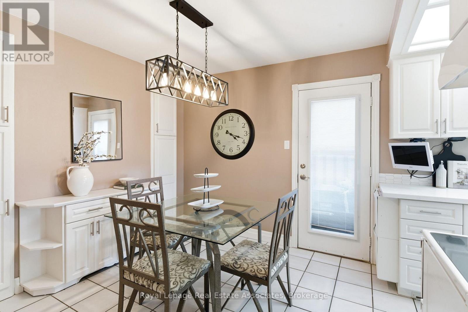 60 Newbridge Crescent, Brampton, Ontario  L6S 4B3 - Photo 14 - W12463694