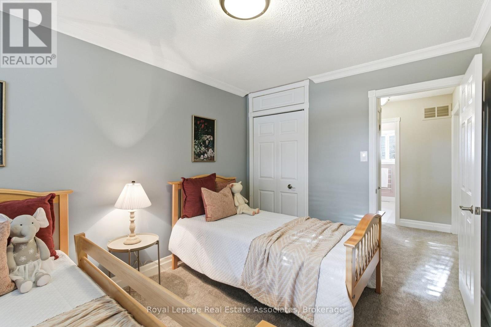 60 Newbridge Crescent, Brampton, Ontario  L6S 4B3 - Photo 22 - W12463694