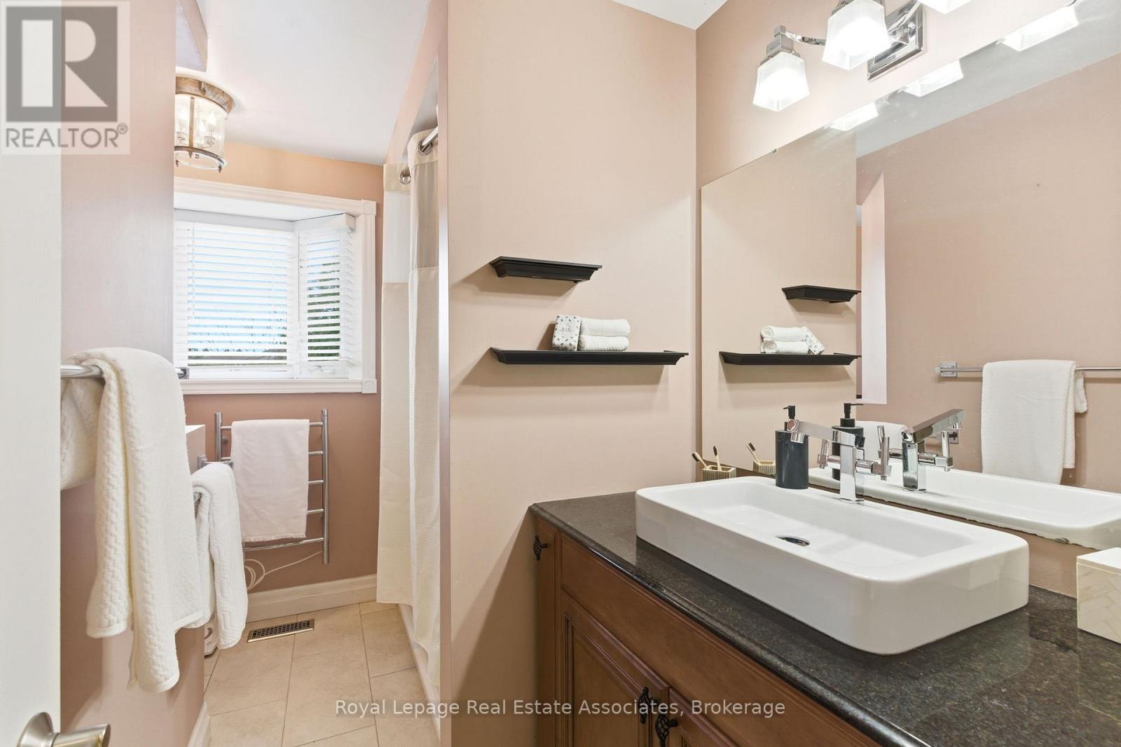 60 Newbridge Crescent, Brampton, Ontario  L6S 4B3 - Photo 23 - W12463694