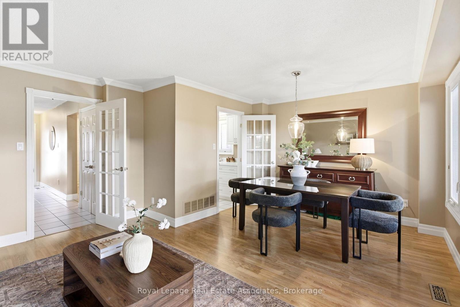60 Newbridge Crescent, Brampton, Ontario  L6S 4B3 - Photo 5 - W12463694
